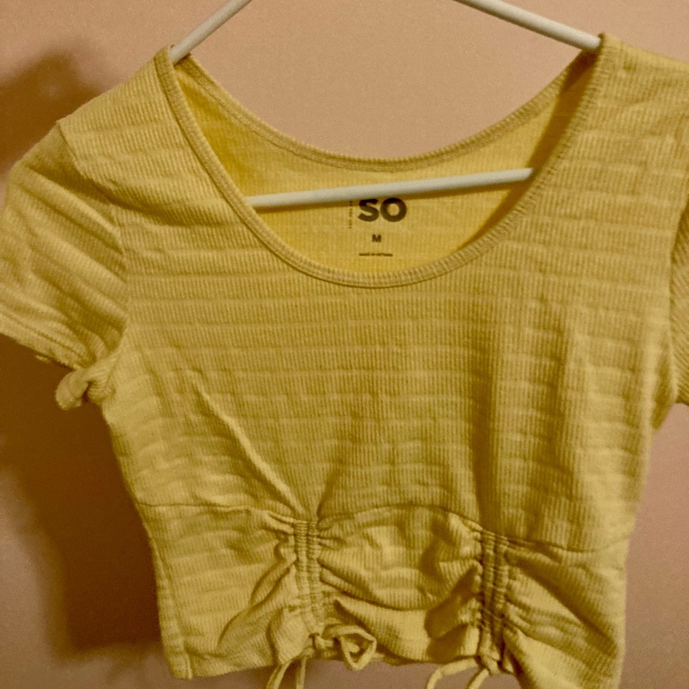 SO Women's Yellow Ruched Short Sleeve Top